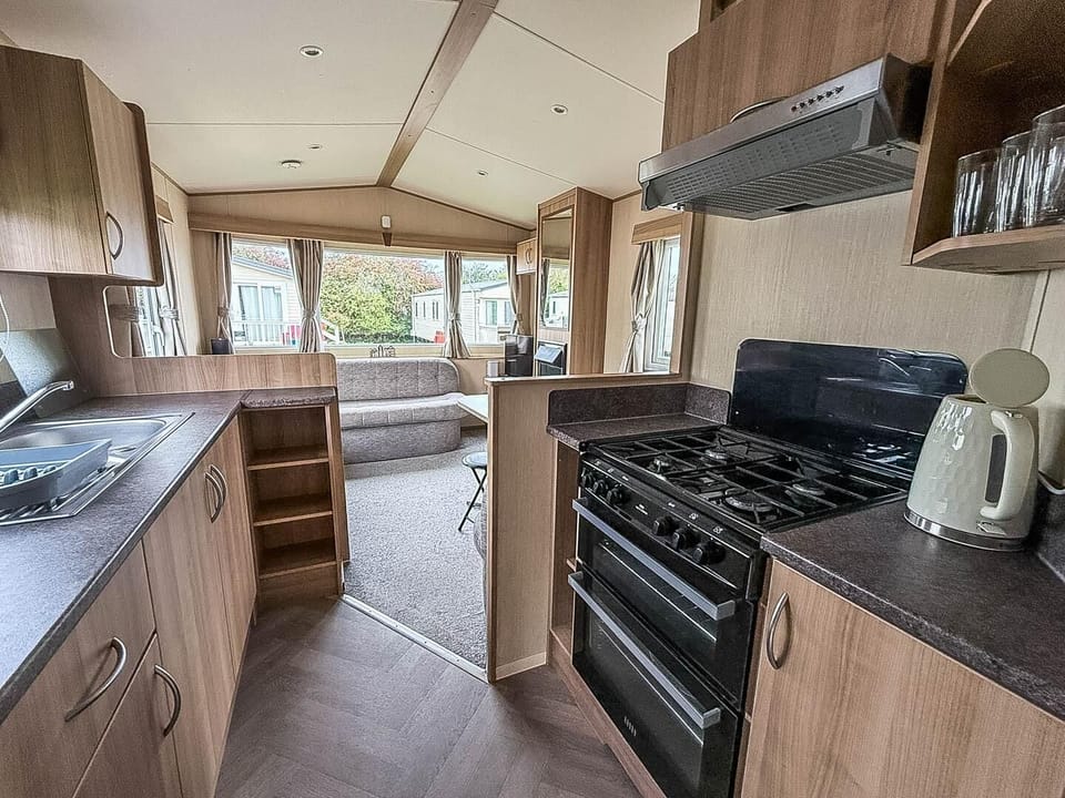 Discover a kitchen that adapts to your pace at California Cliffs Holiday Park.
