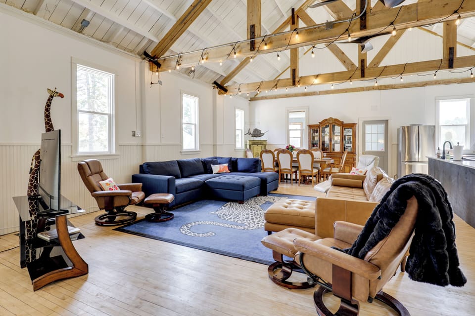 Conover Vacation Rental | 4BR | 4BA | Sq Ft | Step-Free Entry