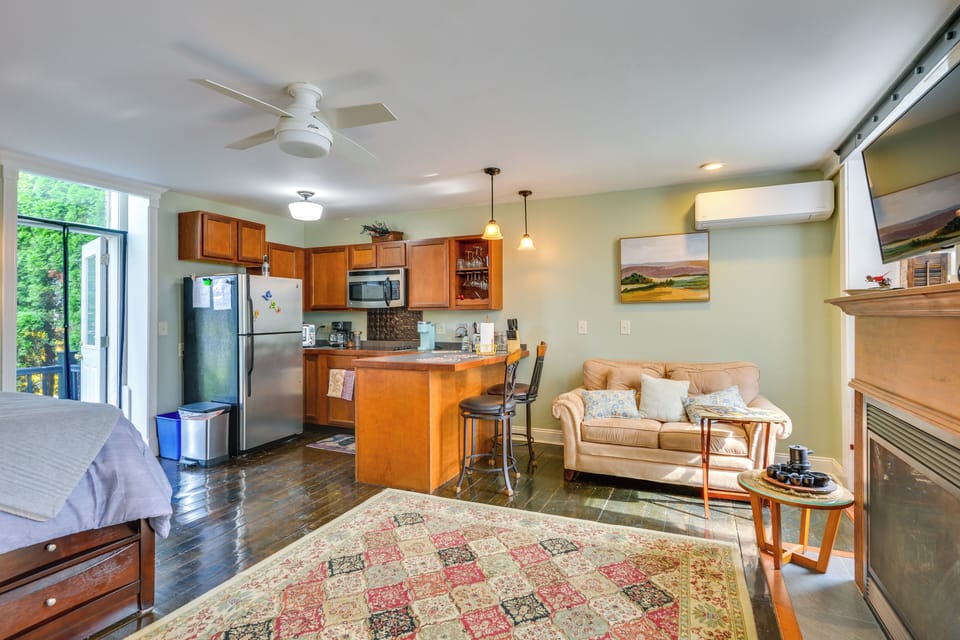 Living Area | Smart TV