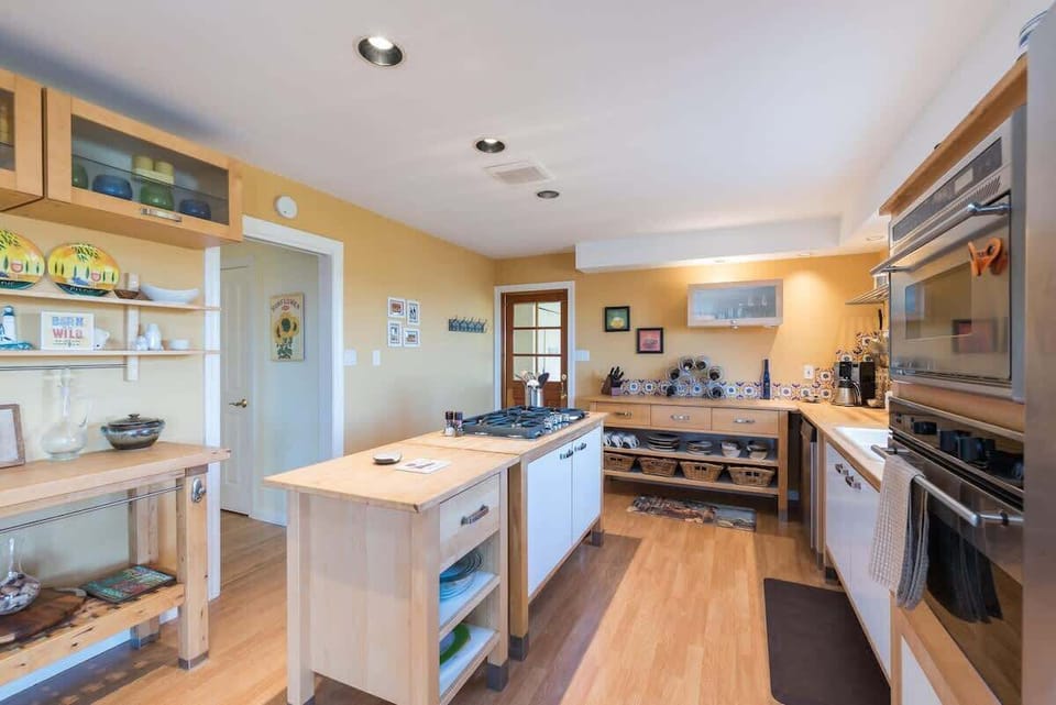 Kitchen Fully Stocked with Double Oven