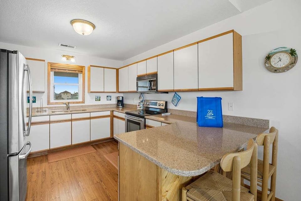 Top-Level Kitchen with Bar (seats 2)