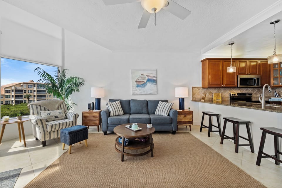 Spacious living room with access to the balcony.