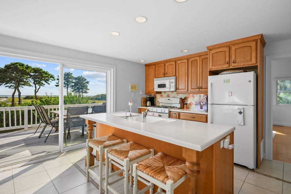 Kitchen island with seating for 3