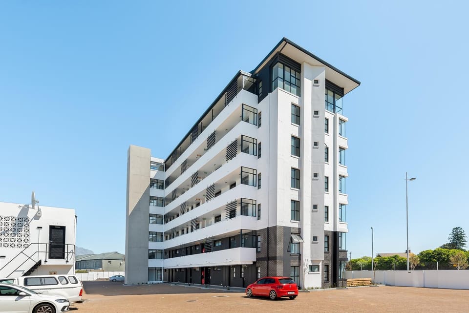 Burmeister Modern 2-Bedroom w/ Views Milnerton (30759)