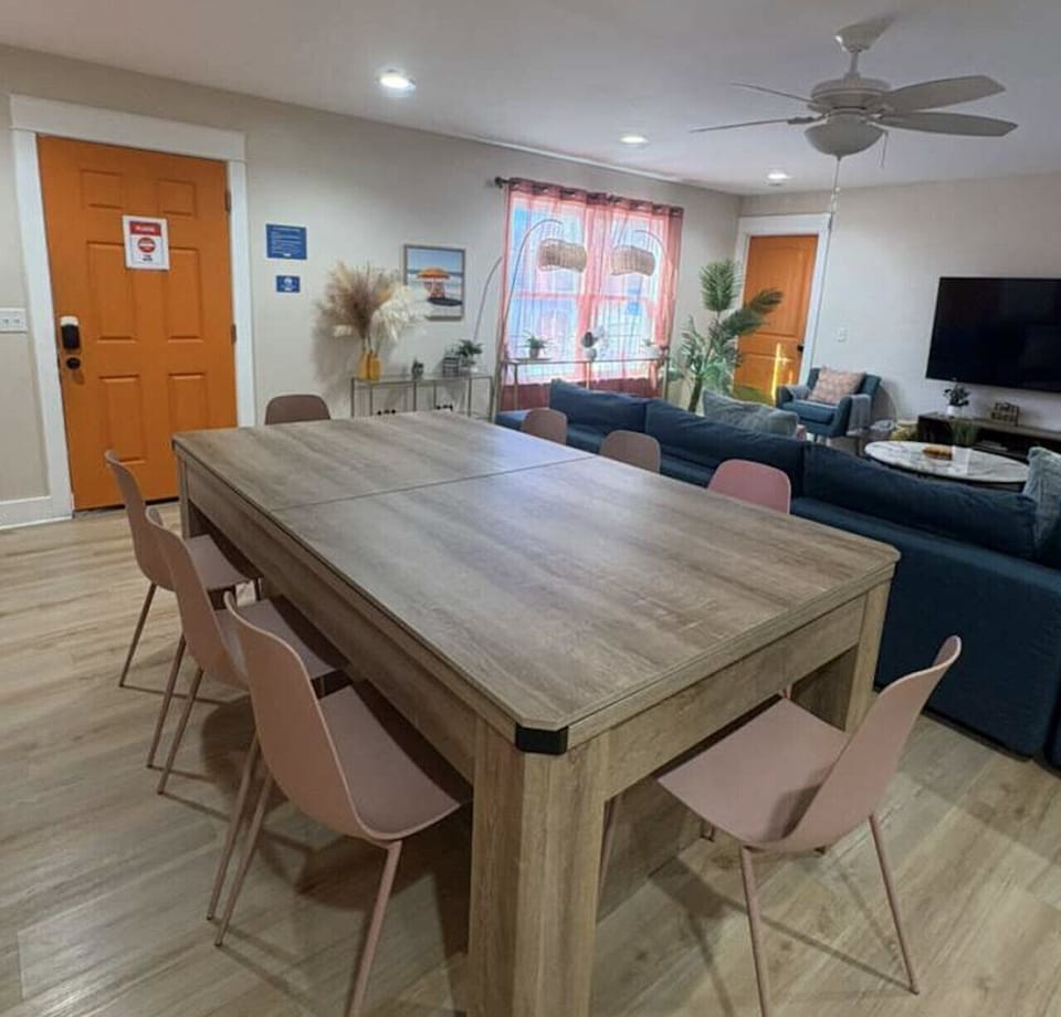 Pool table (convertible)