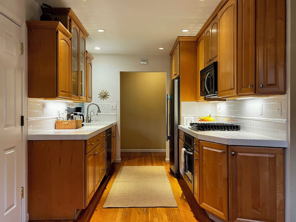 Full kitchen
