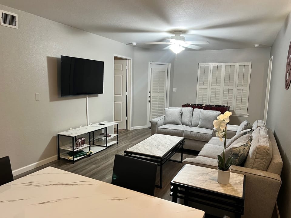 Living Room, TV