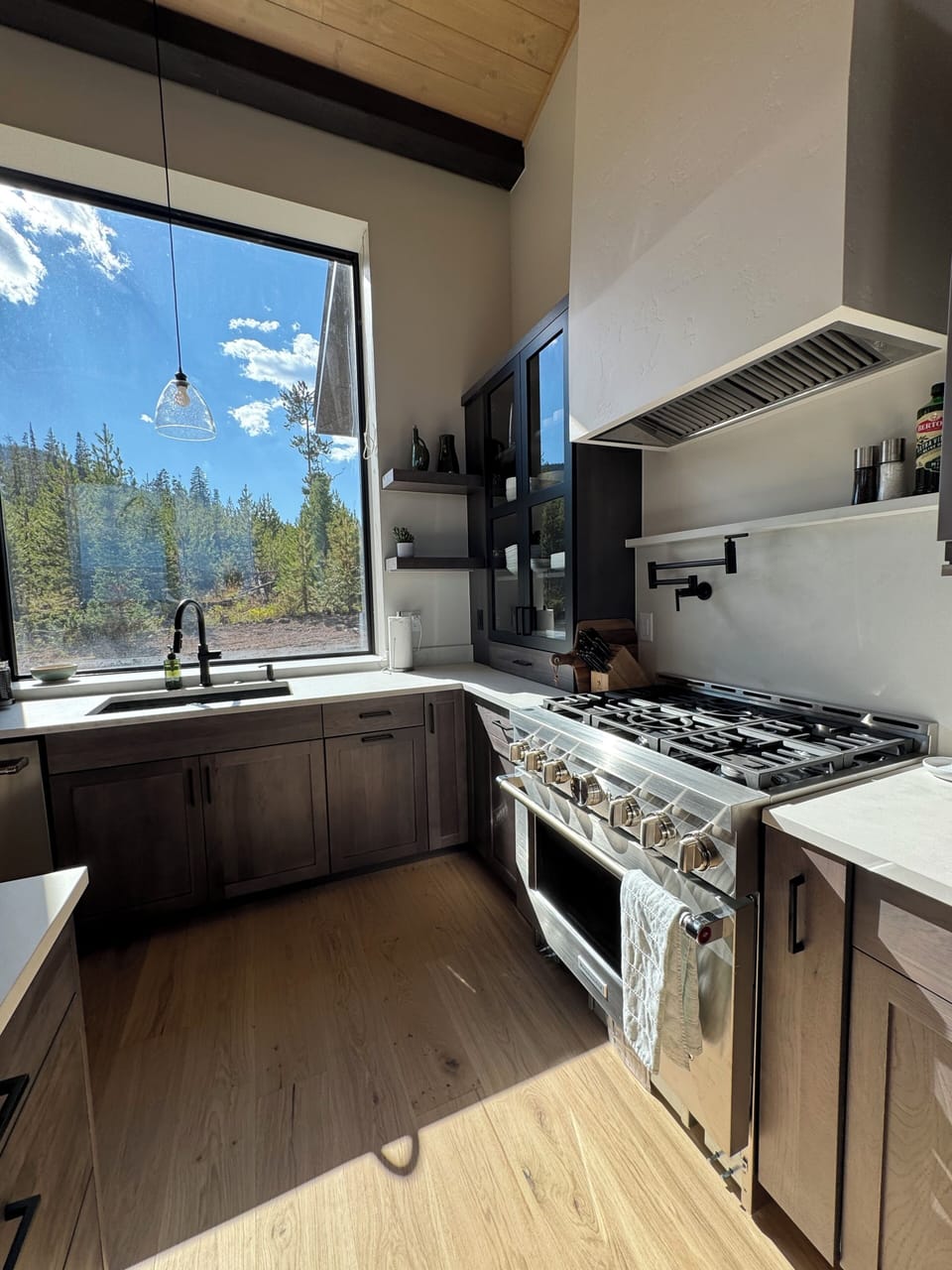 Chef’s kitchen with commercial grade 36in oven and stove