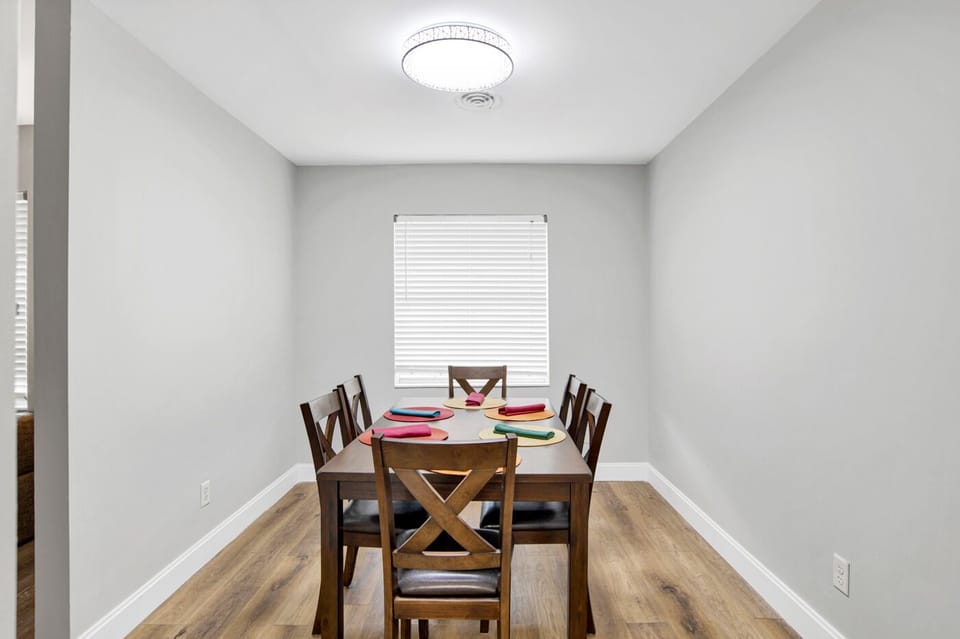 Seating for 6