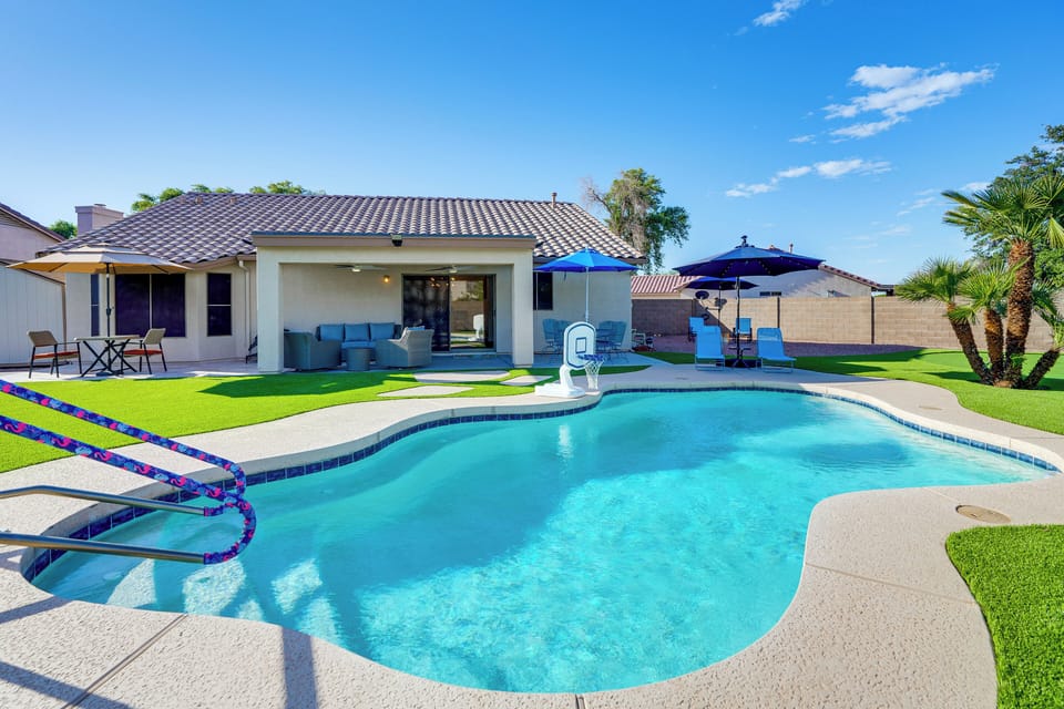 Peoria Vacation Rental | 4BR | 2BA | 1,640 Sq Ft | Step to Enter