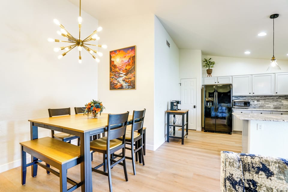 Dining Area | Dishware/Flatware Provided | Free WiFi