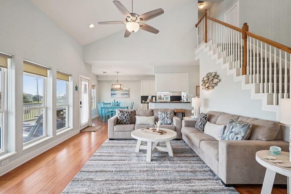 Amazingly open and bright living room!