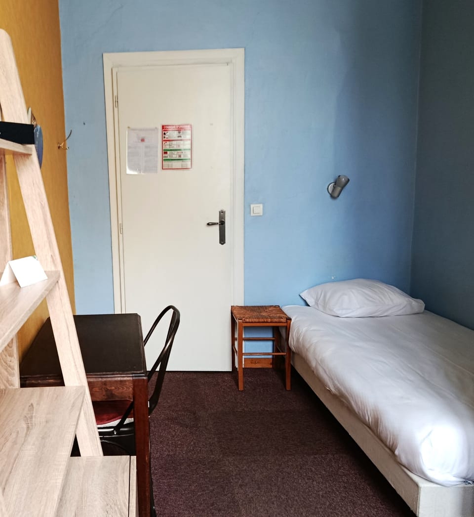 Twin size bed