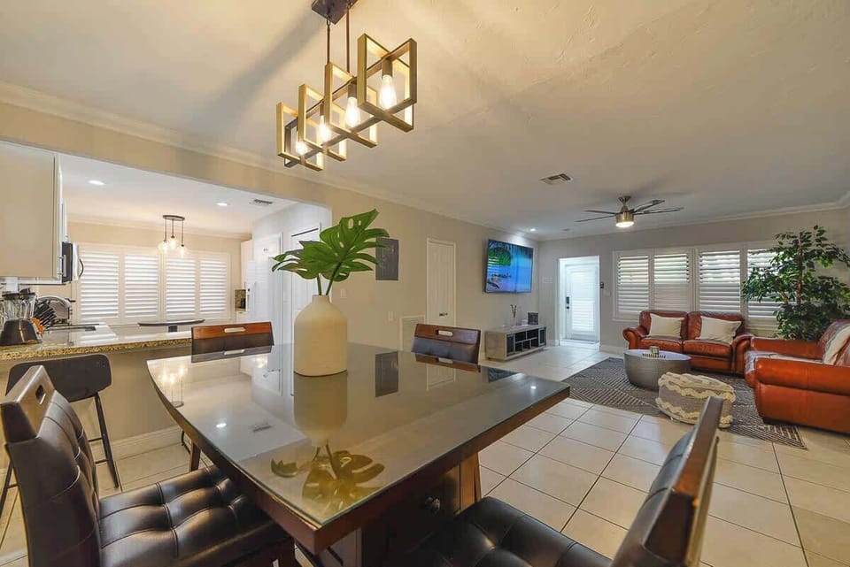 Unit 4 dining area. This unit has 3 bedrooms and 2 bathrooms