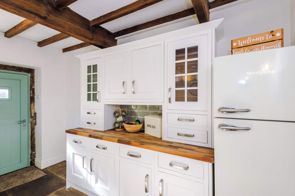 The bright, homely kitchen is fully equipped for your stay, combining convenience with charm. With original wooden beams and a welcoming log burner, it’s the perfect spot to cook, dine, and relax in a cozy cottage atmosphere.