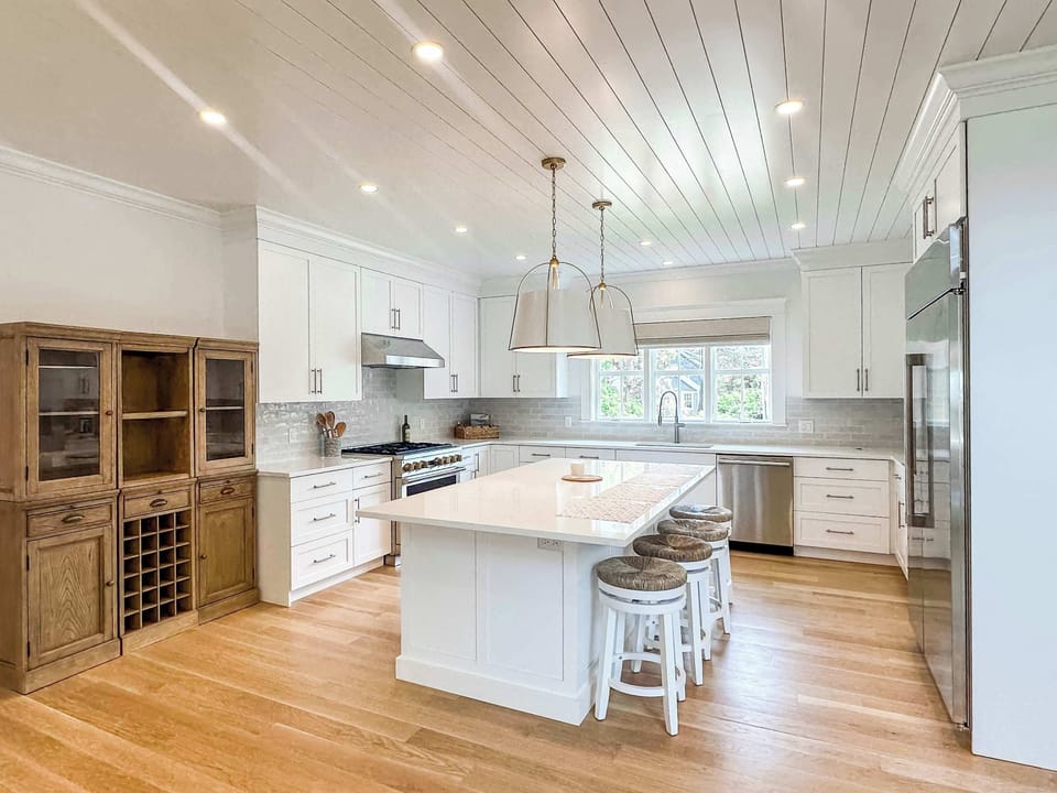 Kitchen with seating