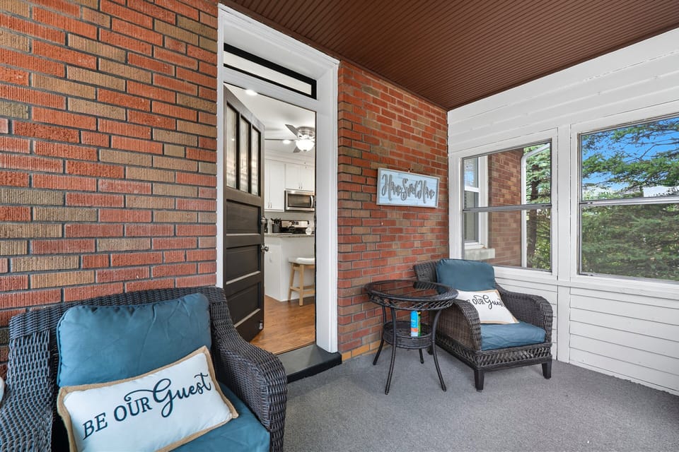 Indoors, Microwave, Oven, Furniture, Living Room