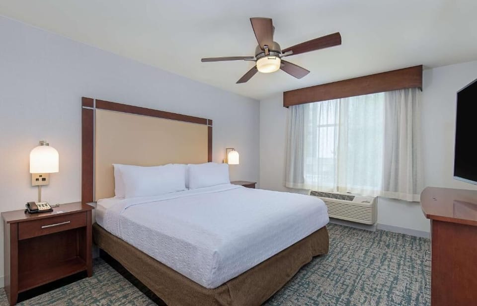 Bedroom. Interior and views may vary based on location and availability.