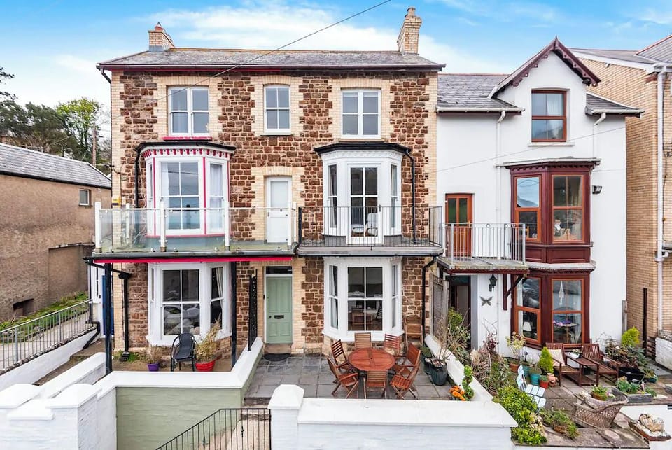 Horizon - front of house