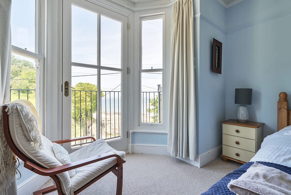 Main bedroom with balcony overlooking the sea