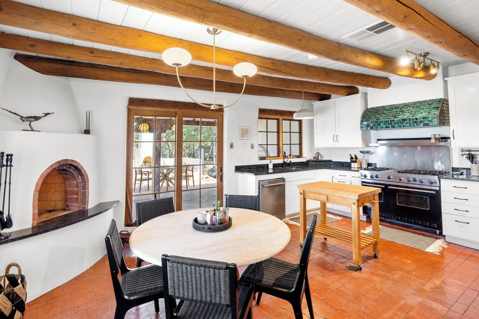 Full kitchen
