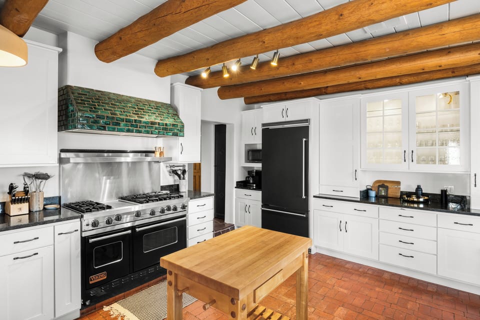 Full kitchen