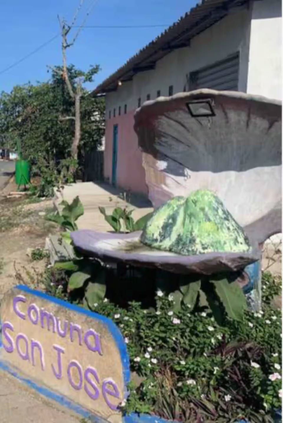 this is the entrance of the town, once you see this you've arrived to the town.