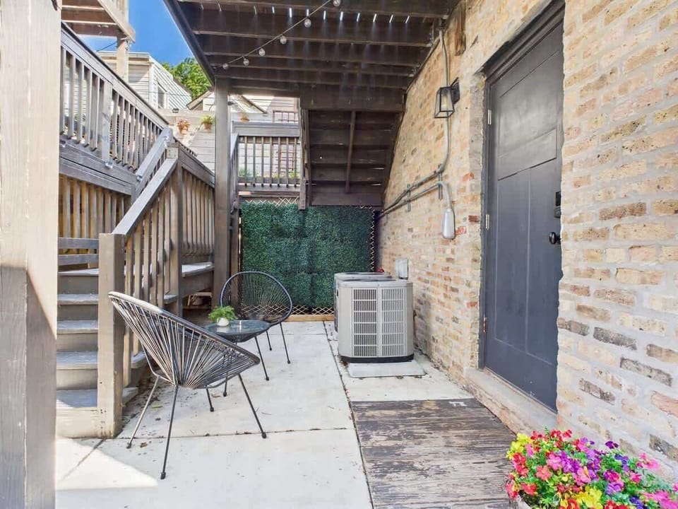 Artful Retreat: Enjoy serene landscapes that inspire relaxation and creativity!