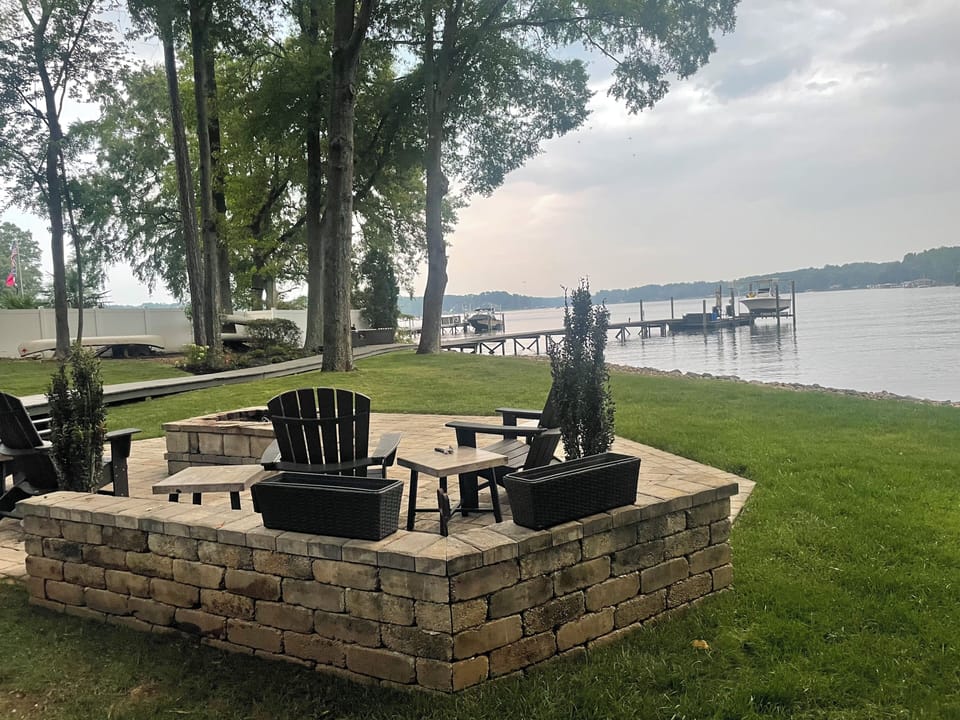 Lakeside fire pit, comfortable chairs, wood provided