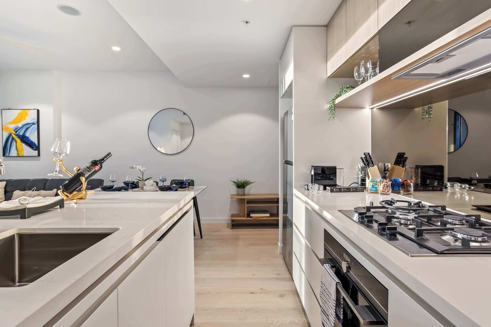 Whip up a feast or a simple snack in the sparkling, fully equipped modern kitchen. Enjoy your creations at the dining table or the handy breakfast bar. With quality appliances and ample space, easy meal prep and enjoyable dining are guaranteed!