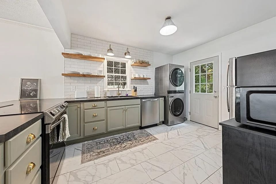 Kitchen - Side view