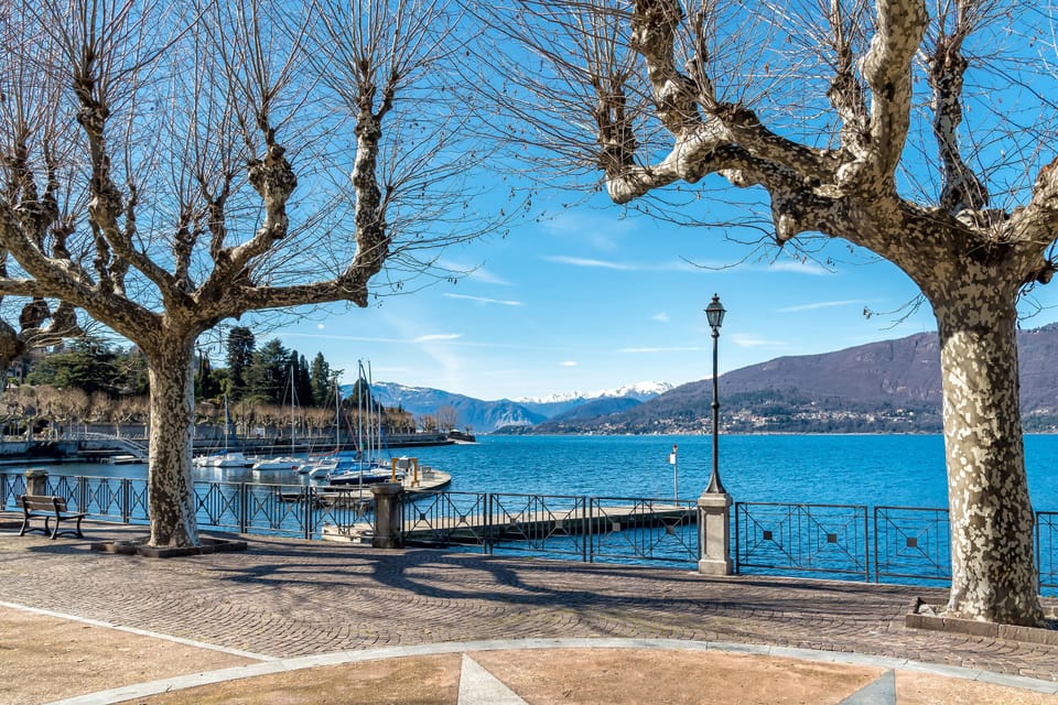 Porto Valtravaglia's lake promenade