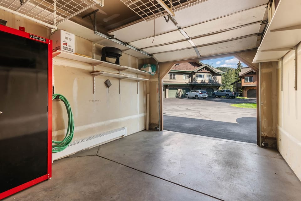 Garage for 1 vehicle