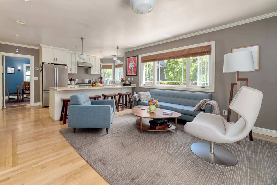 Just past the kitchen is the family area, also with comfy furniture and a cool vibe.