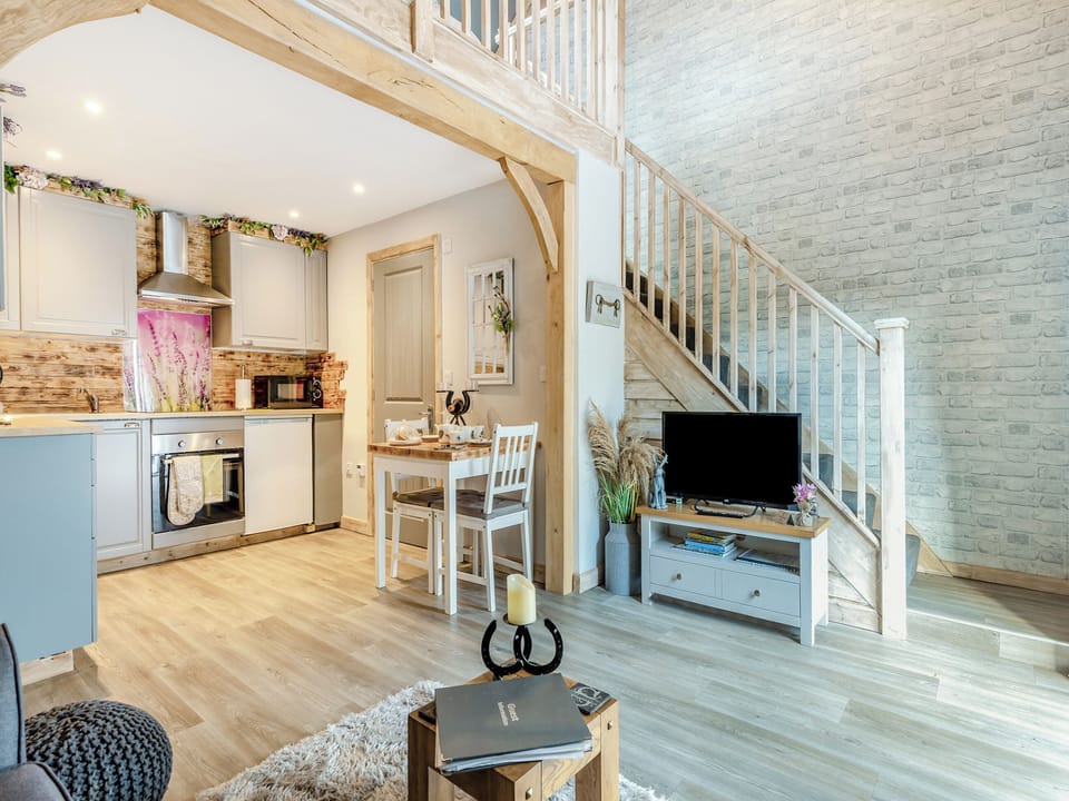 Open plan living space | Shire Cottage - Coach House Holidays Ltd, Ringwood, New Forest