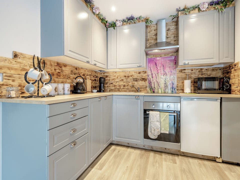 Open plan living space | Shire Cottage - Coach House Holidays Ltd, Ringwood, New Forest