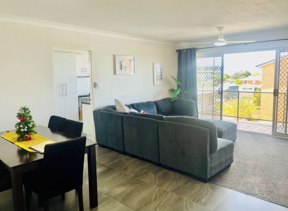 Entry into this lovely apartment awaits a sensational ocean view 