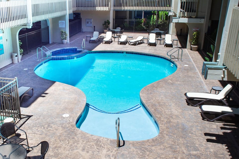Recently completely renovated Kona Bali Kai pool and hot tub.