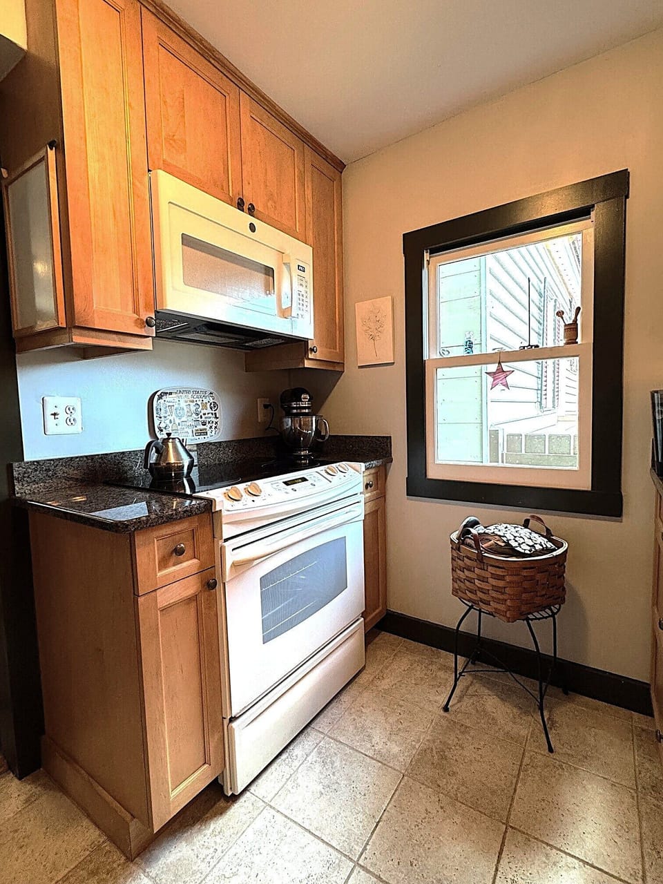 Full kitchen