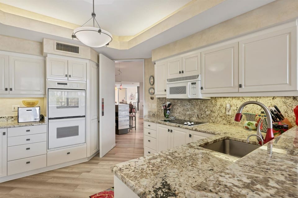 Grand Bay 323 by FVC - Kitchen