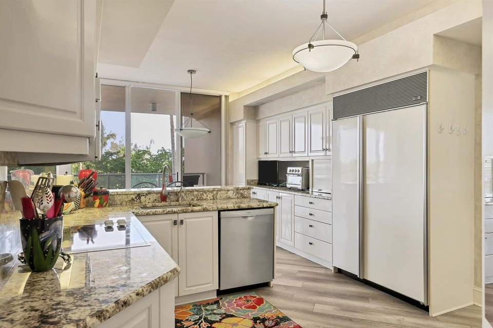Grand Bay 323 by FVC - Kitchen