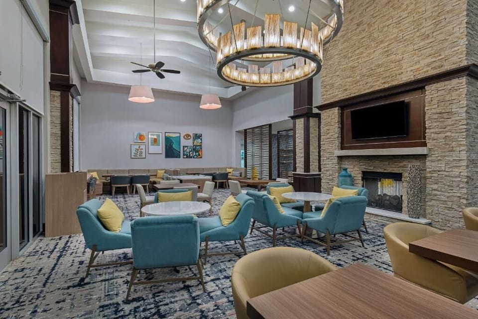 Lobby lounge