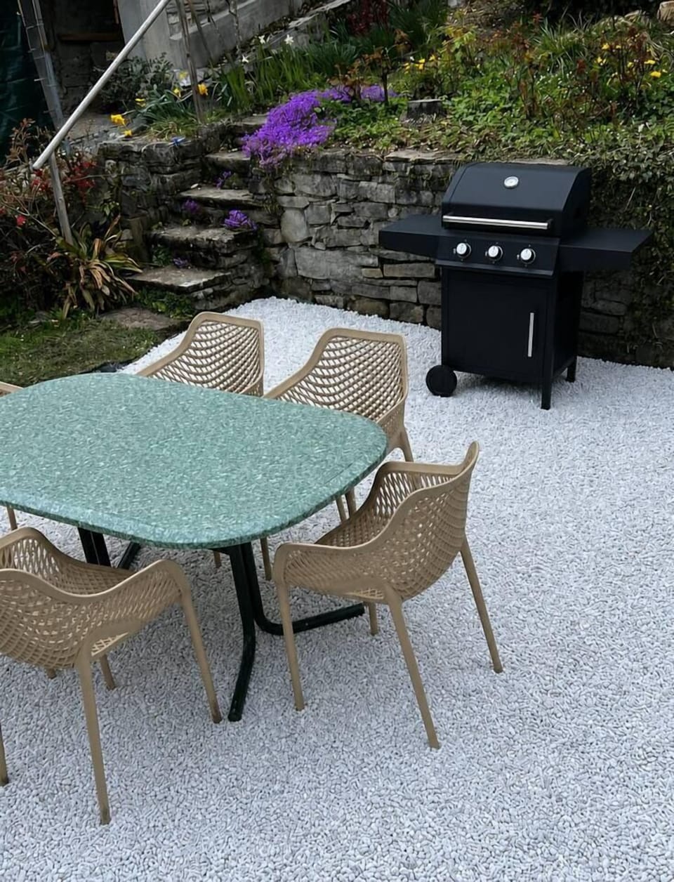 Private BBQ & Outdoor Dining Area ✨