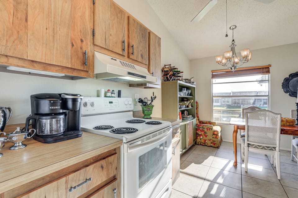 Kitchen | Keurig Coffee Maker | Dishwasher | Cooking Basics