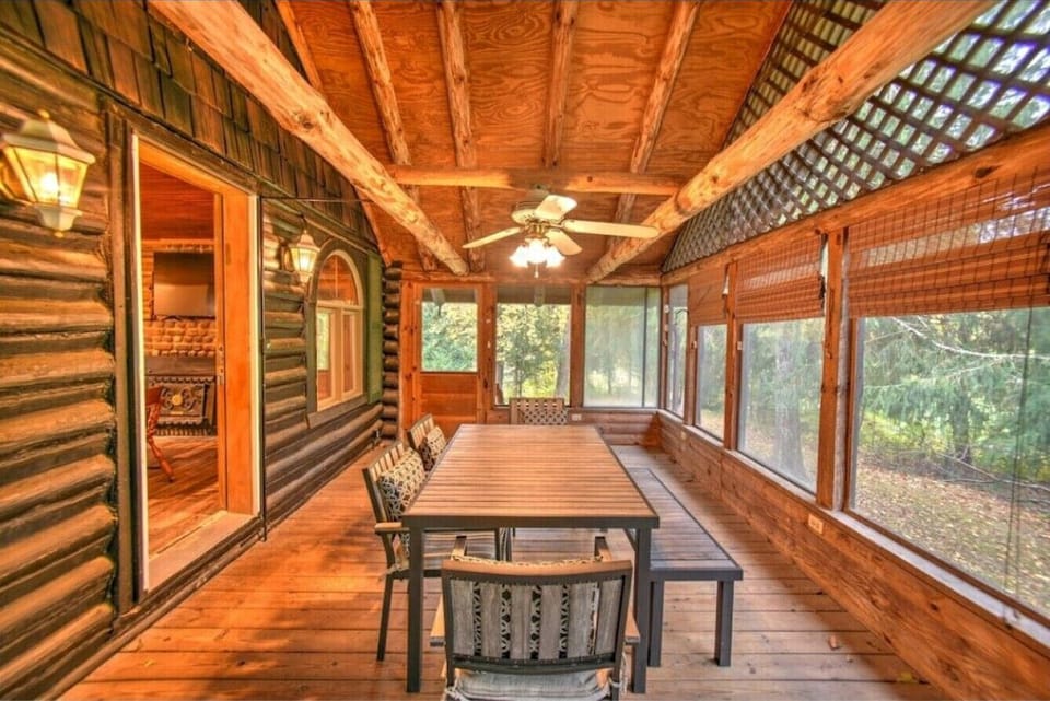 3 seasons room
