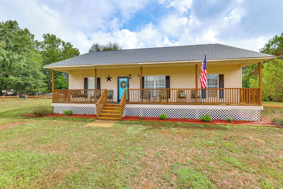 Bamberg Vacation Rental | 3BR | 2BA | Stairs Required | 2,200 Sq Ft