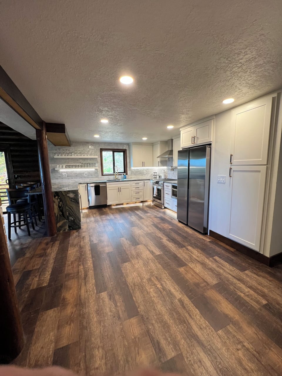SPACIOUS KITCHEN, NEW STAINLESS STEEL APPLIANCES, BREAKFAST BAR, LOVE THE COUNER
