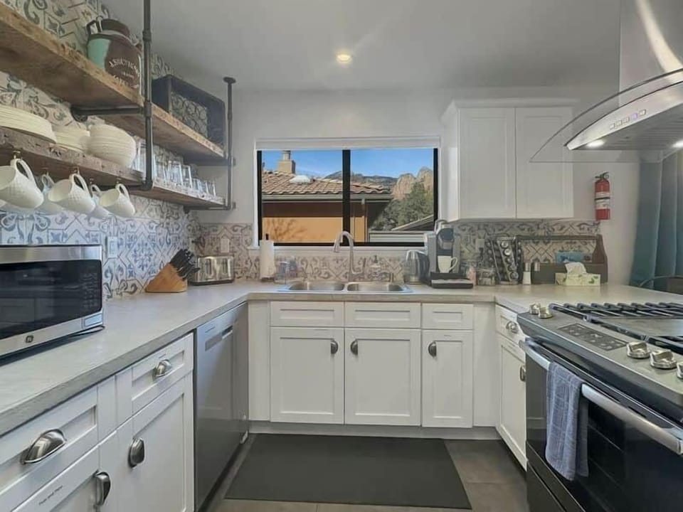 "Uptown House"- Kitchen
