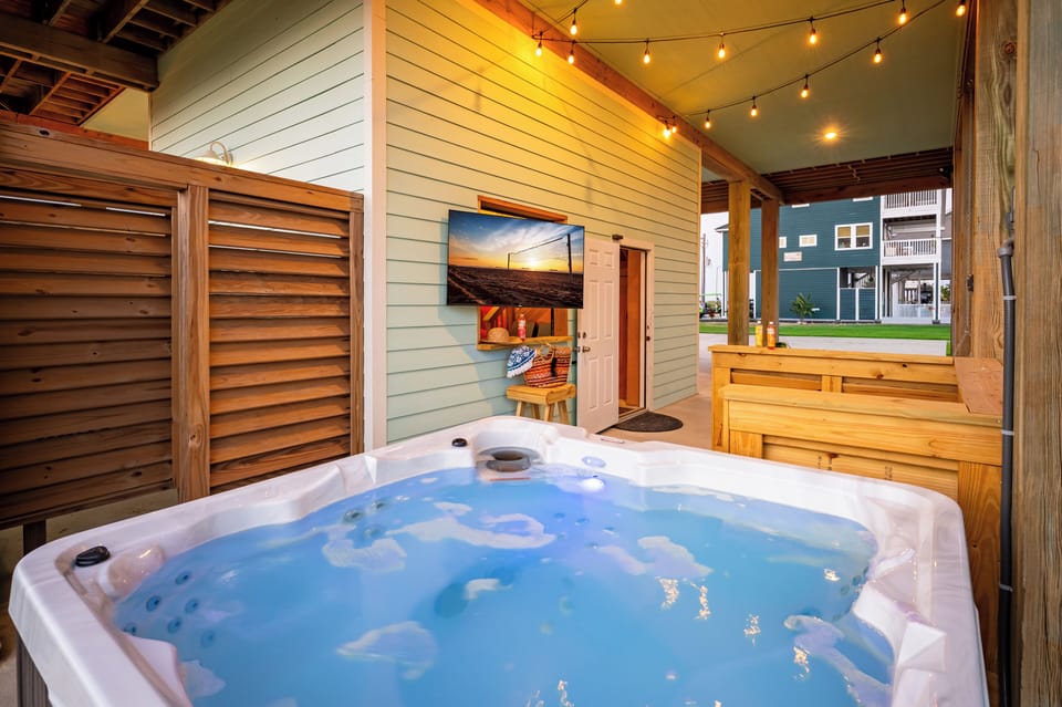 Outdoor spa tub