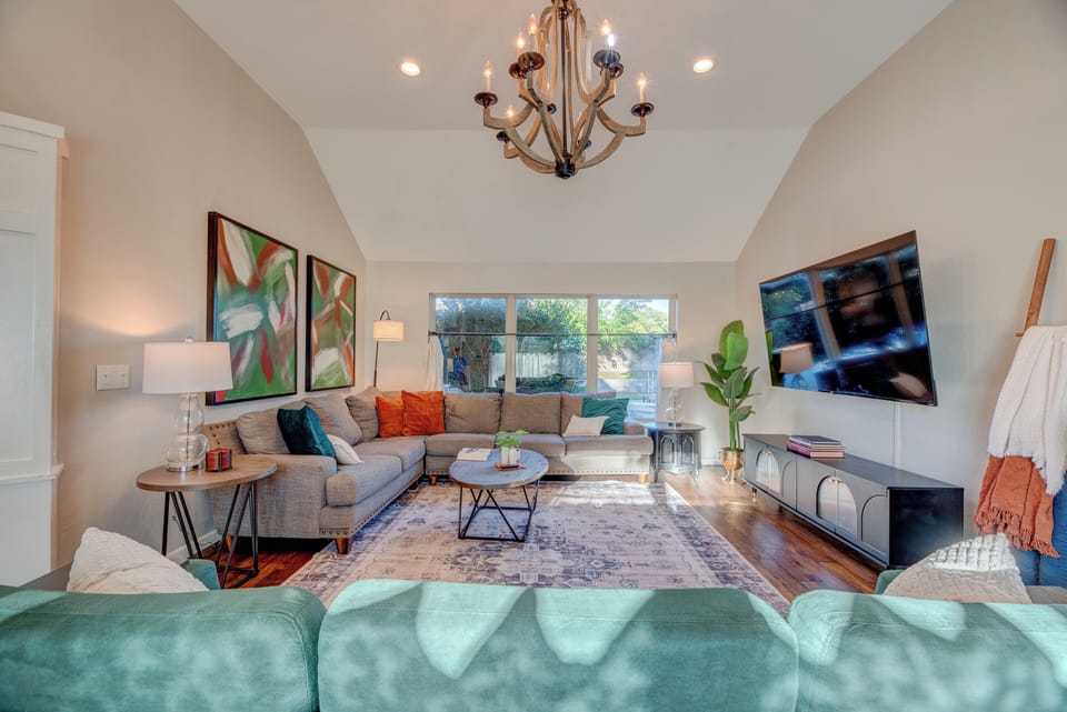 A comfortable, open living space with plenty of seating- perfect for your group.